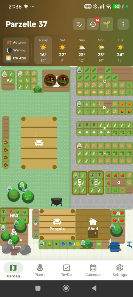 The garden plan in the app: beds, raised beds, greenhouse and trees freely arranged, with the weather forecast above